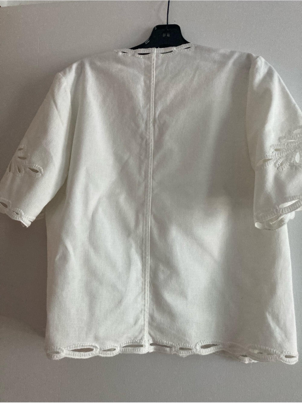 Elie Tahari Eyelet Cutout Short Sleeve Top in 100% Cotton - Picture 3 of 6